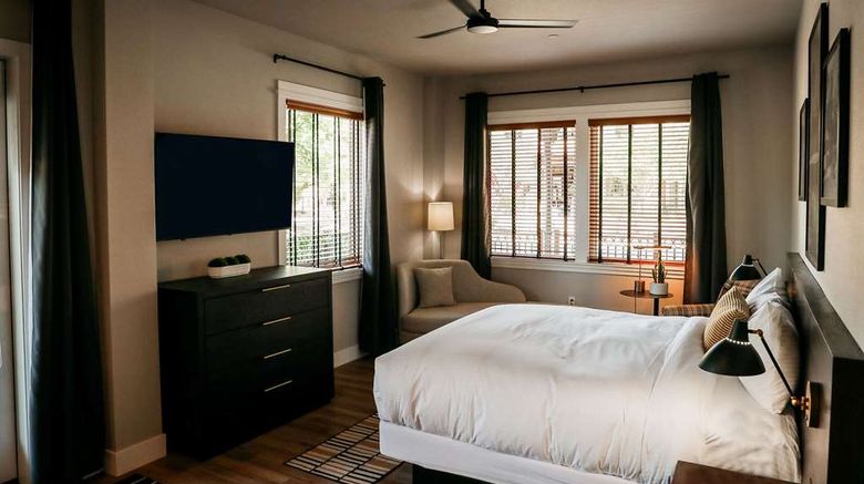 <b>Gateway Hotel & Golf Bungalows-Trademark Room</b>. Images powered by <a href="https://iceportal.shijigroup.com/" title="IcePortal" target="_blank">IcePortal</a>.