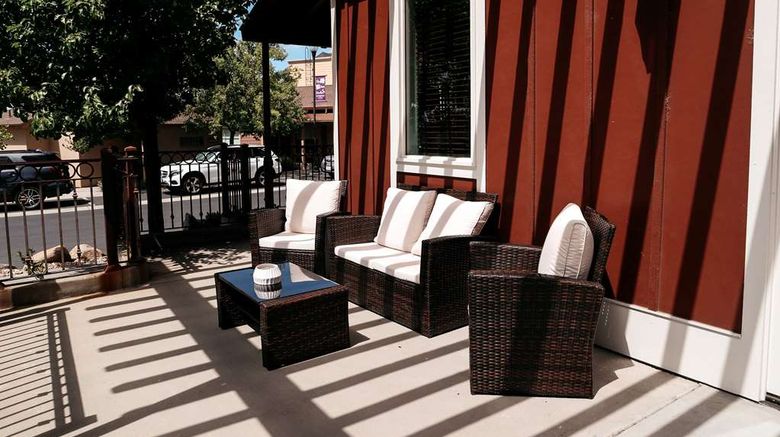 <b>Gateway Hotel & Golf Bungalows-Trademark Suite</b>. Images powered by <a href="https://iceportal.shijigroup.com/" title="IcePortal" target="_blank">IcePortal</a>.