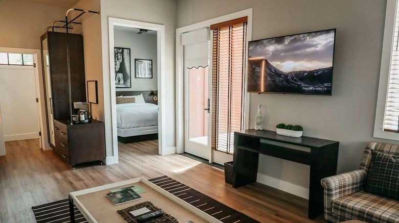 <b>Gateway Hotel & Golf Bungalows-Trademark Suite</b>. Images powered by <a href="https://iceportal.shijigroup.com/" title="IcePortal" target="_blank">IcePortal</a>.