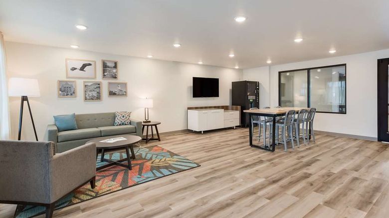 <b>WoodSpring Suites Meridian Lobby</b>. Images powered by <a href="https://iceportal.shijigroup.com/" title="IcePortal" target="_blank">IcePortal</a>.