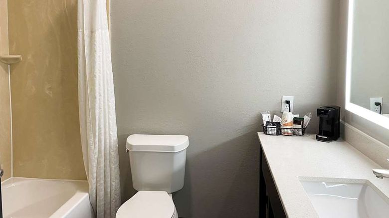 <b>Wingate by Wyndham Biloxi/Ocean Springs Room</b>. Images powered by <a href="https://iceportal.shijigroup.com/" title="IcePortal" target="_blank">IcePortal</a>.