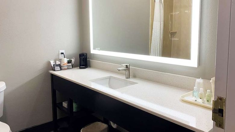 <b>Wingate by Wyndham Biloxi/Ocean Springs Room</b>. Images powered by <a href="https://iceportal.shijigroup.com/" title="IcePortal" target="_blank">IcePortal</a>.