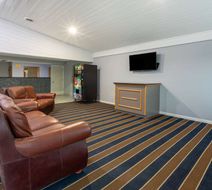 Super 8 by Wyndham Missouri Valley Lobby