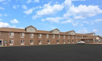 Super 8 by Wyndham Missouri Valley
