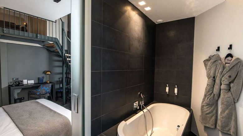 <b>Best Western Premier Le Chapitre Htl-Spa Suite</b>. Images powered by <a href="https://iceportal.shijigroup.com/" title="IcePortal" target="_blank">IcePortal</a>.
