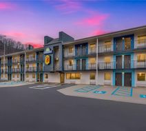 Super 8 by Wyndham Charleston Exterior