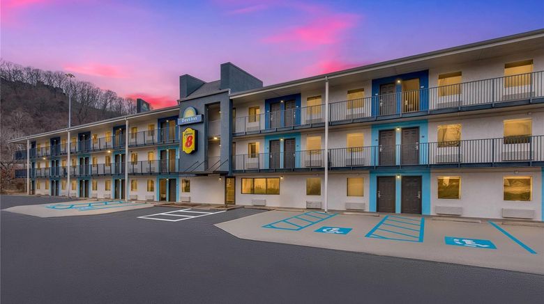 <b>Super 8 by Wyndham Charleston Exterior</b>. Images powered by <a href="https://iceportal.shijigroup.com/" title="IcePortal" target="_blank">IcePortal</a>.