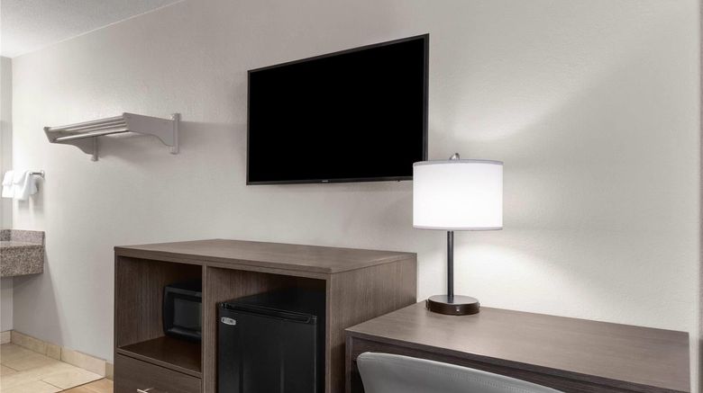 <b>Super 8 by Wyndham Charleston Room</b>. Images powered by <a href="https://iceportal.shijigroup.com/" title="IcePortal" target="_blank">IcePortal</a>.