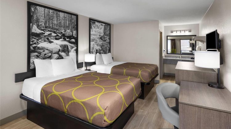 Super 8 by Wyndham Charleston Room
