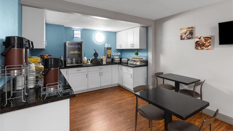 <b>Super 8 by Wyndham Charleston Other</b>. Images powered by <a href="https://iceportal.shijigroup.com/" title="IcePortal" target="_blank">IcePortal</a>.