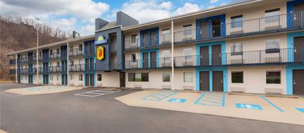 Super 8 by Wyndham Charleston Exterior
