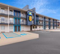 Super 8 by Wyndham Charleston Exterior