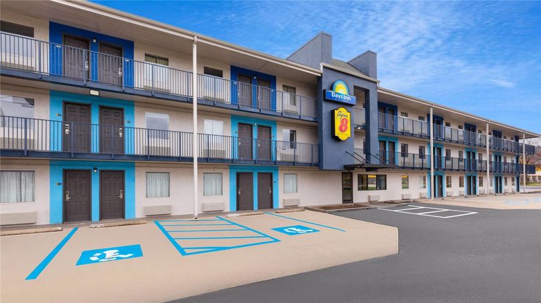 <b>Super 8 by Wyndham Charleston Exterior</b>. Images powered by <a href="https://iceportal.shijigroup.com/" title="IcePortal" target="_blank">IcePortal</a>.