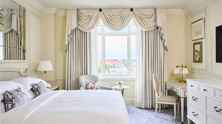 The Charleston Place Suite