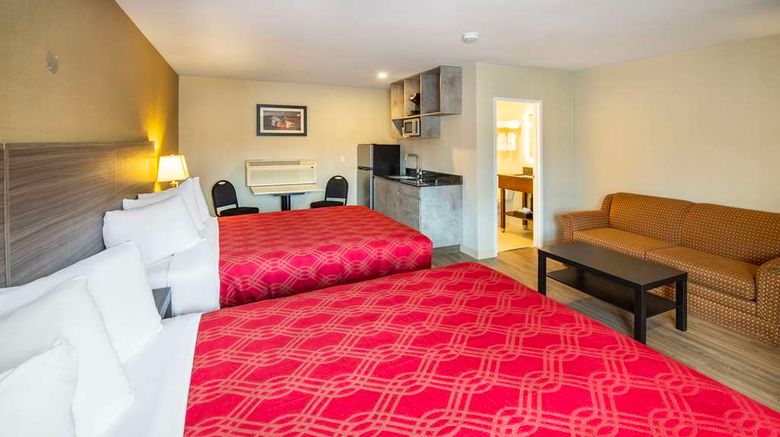 <b>Econo Lodge Inn and Suites Pincher Creek Room</b>. Images powered by <a href="https://iceportal.shijigroup.com/" title="IcePortal" target="_blank">IcePortal</a>.
