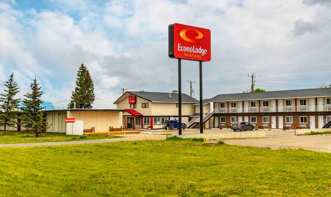 Econo Lodge Inn and Suites Pincher Creek Exterior