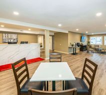 Econo Lodge Inn and Suites Pincher Creek Lobby