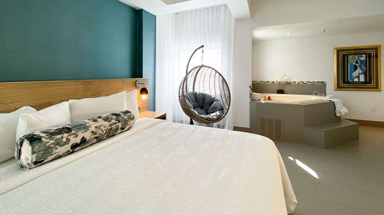 <b>Marseilles Beach Hotel Suite</b>. Images powered by <a href="https://iceportal.shijigroup.com/" title="IcePortal" target="_blank">IcePortal</a>.