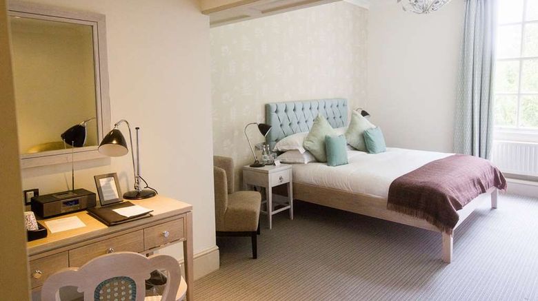 <b>Stoke Place Room</b>. Images powered by <a href="https://iceportal.shijigroup.com/" title="IcePortal" target="_blank">IcePortal</a>.
