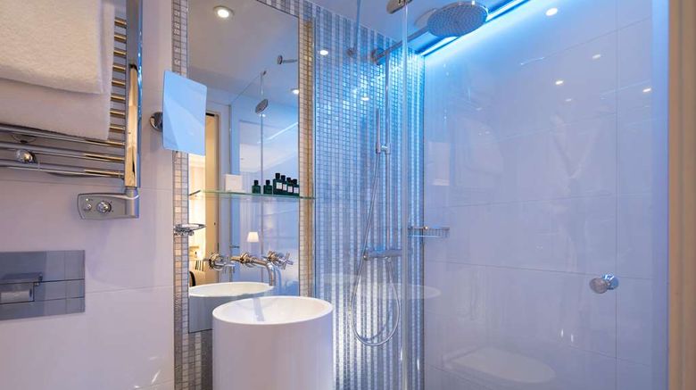 <b>Hotel R de Paris Room</b>. Images powered by <a href="https://iceportal.shijigroup.com/" title="IcePortal" target="_blank">IcePortal</a>.