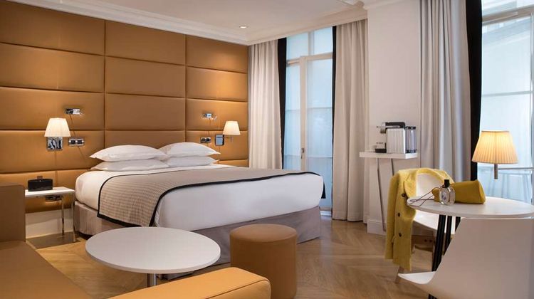 Hotel R de Paris Room