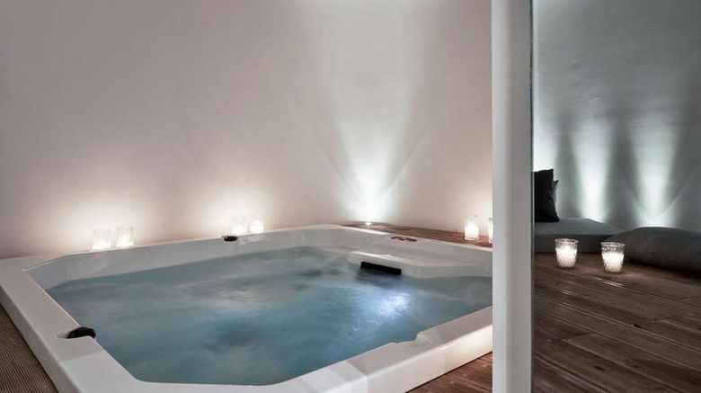<b>Radisson Blu Euphoria Resort, Mykonos Spa</b>. Images powered by <a href="https://iceportal.shijigroup.com/" title="IcePortal" target="_blank">IcePortal</a>.