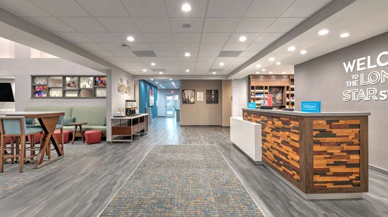 <b>Hampton Inn & Suites Port Lavaca Lobby</b>. Images powered by <a href="https://iceportal.shijigroup.com/" title="IcePortal" target="_blank">IcePortal</a>.