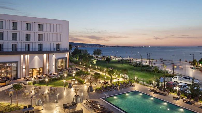 <b>DoubleTree by Hilton Canakkale Pool</b>. Images powered by <a href="https://iceportal.shijigroup.com/" title="IcePortal" target="_blank">IcePortal</a>.