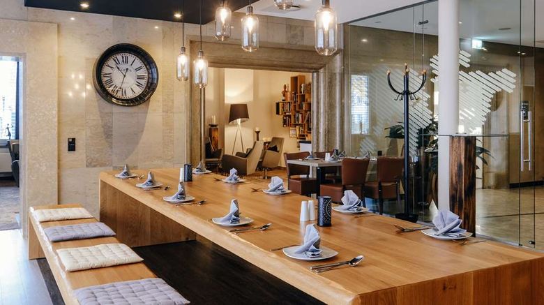 <b>Global Inn Lobby</b>. Images powered by <a href="https://iceportal.shijigroup.com/" title="IcePortal" target="_blank">IcePortal</a>.