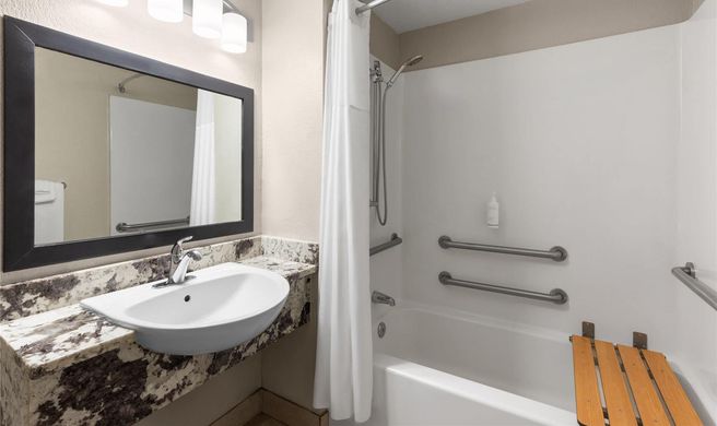 Days Inn by Wyndham Charleston E Room