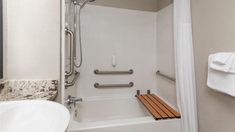 Days Inn by Wyndham Charleston E Room
