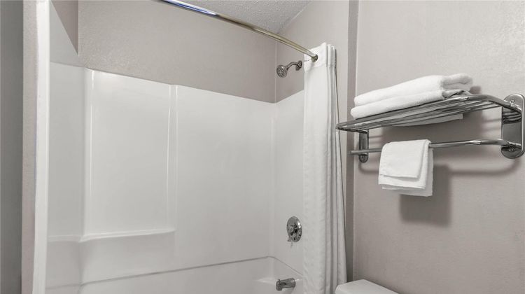 Days Inn by Wyndham Charleston E Room
