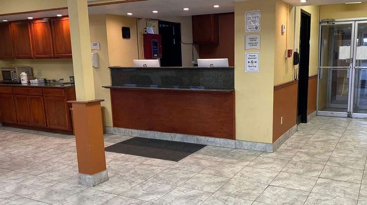 Ramada by Wyndham Rome/Verona Lobby