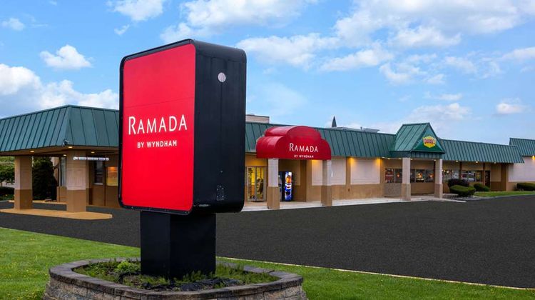 Ramada by Wyndham Rome/Verona Exterior