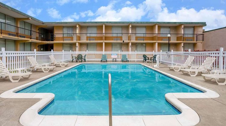 Ramada by Wyndham Rome/Verona Pool
