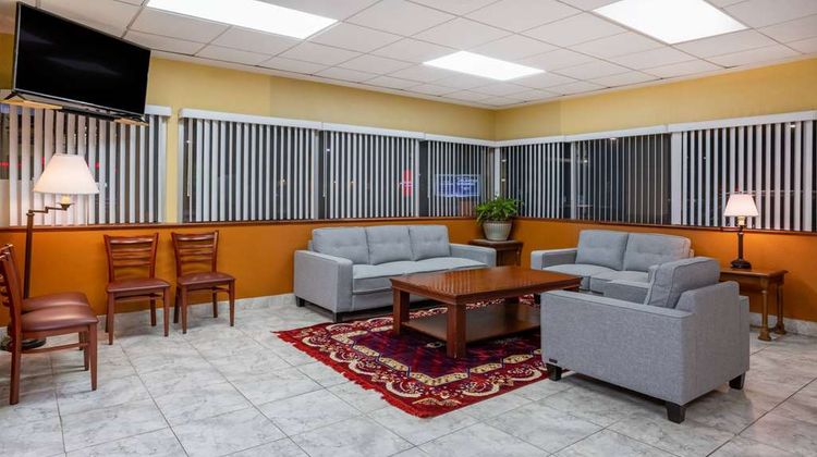 Ramada by Wyndham Rome/Verona Lobby