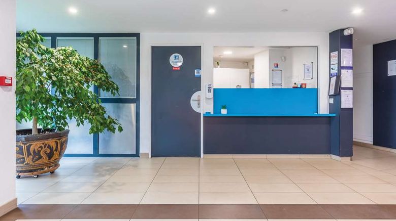 <b>Zenitude Magny Les Hameaux Lobby</b>. Images powered by <a href="https://iceportal.shijigroup.com/" title="IcePortal" target="_blank">IcePortal</a>.