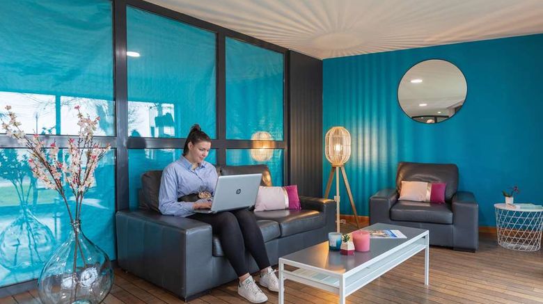<b>Zenitude Magny Les Hameaux Lobby</b>. Images powered by <a href="https://iceportal.shijigroup.com/" title="IcePortal" target="_blank">IcePortal</a>.