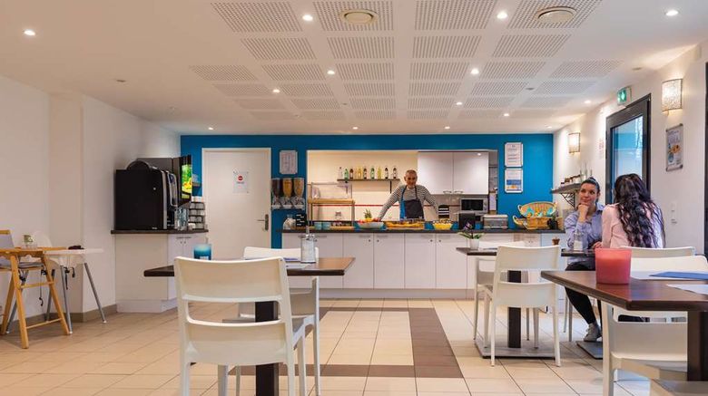 <b>Zenitude Magny Les Hameaux Restaurant</b>. Images powered by <a href="https://iceportal.shijigroup.com/" title="IcePortal" target="_blank">IcePortal</a>.