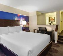 Chicago Hotel Coll Magnificent Mile Room