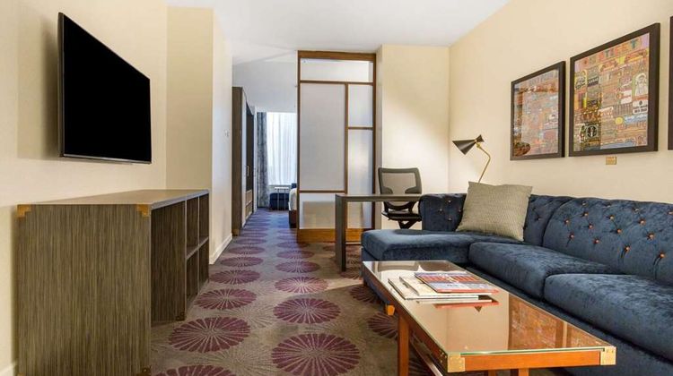 Chicago Hotel Coll Magnificent Mile Suite