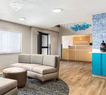 AmericInn by Wyndham Williamsburg Lobby