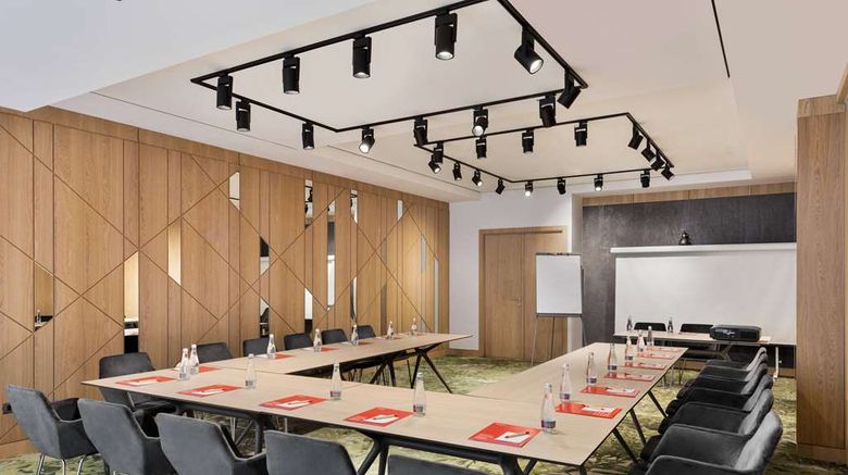 <b>Ramada by Wyndham Slatina Parc Meeting</b>. Images powered by <a href="https://iceportal.shijigroup.com/" title="IcePortal" target="_blank">IcePortal</a>.