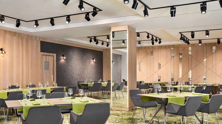<b>Ramada by Wyndham Slatina Parc Restaurant</b>. Images powered by <a href="https://iceportal.shijigroup.com/" title="IcePortal" target="_blank">IcePortal</a>.