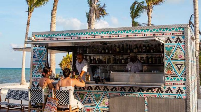 <b>Garza Blanca Resort & Spa Cancun Restaurant</b>. Images powered by <a href="https://iceportal.shijigroup.com/" title="IcePortal" target="_blank">IcePortal</a>.