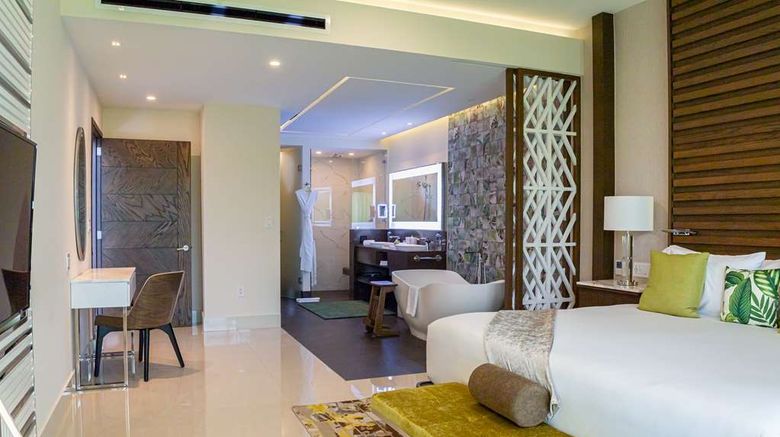 <b>Garza Blanca Resort & Spa Cancun Pool</b>. Images powered by <a href="https://iceportal.shijigroup.com/" title="IcePortal" target="_blank">IcePortal</a>.