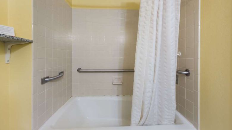 <b>Econo Lodge Spotsylvania Town Center Room</b>. Images powered by <a href="https://iceportal.shijigroup.com/" title="IcePortal" target="_blank">IcePortal</a>.