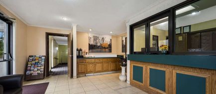 Econo Lodge Spotsylvania Town Center Lobby