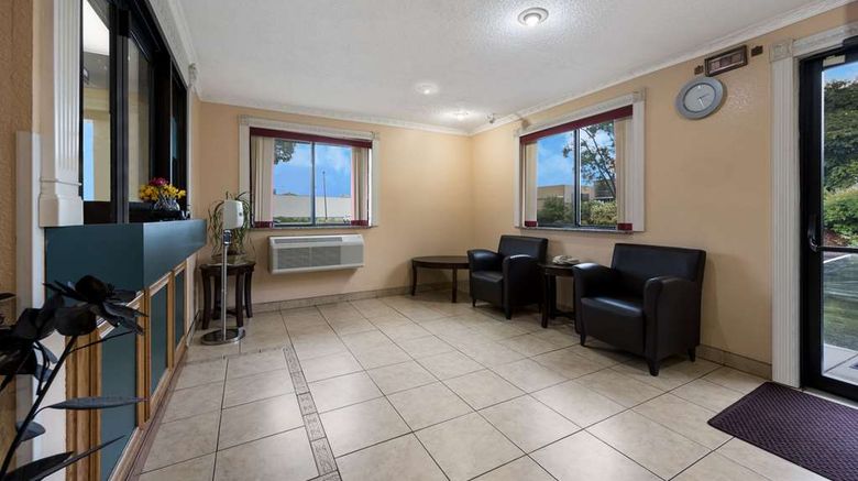 <b>Econo Lodge Spotsylvania Town Center Lobby</b>. Images powered by <a href="https://iceportal.shijigroup.com/" title="IcePortal" target="_blank">IcePortal</a>.