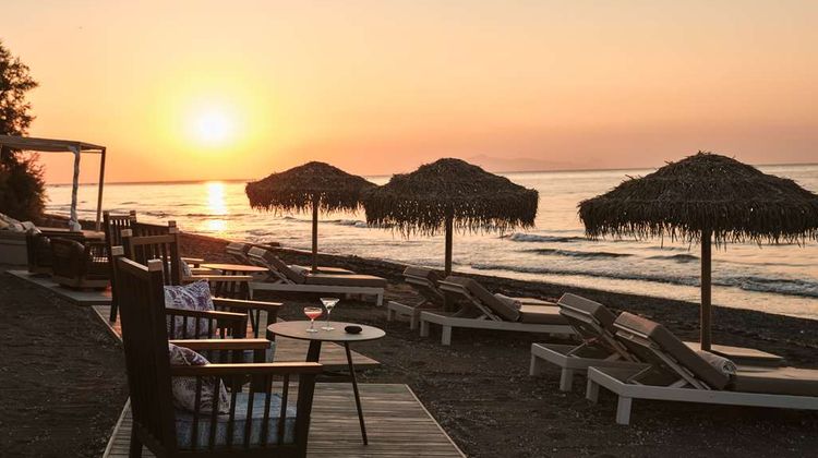 Sea Breeze Beach Resort, Curio by Hilton Beach
